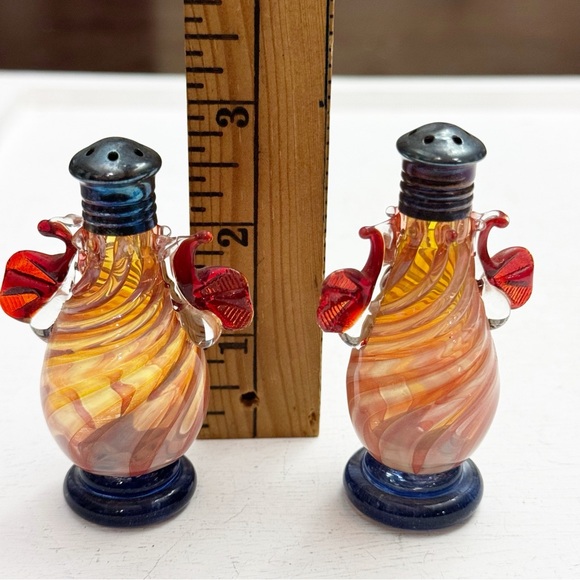 Gorgeous Vintage Hand Blown Art Glass Cranberry Swirl  Salt & Pepper Shakers - Picture 11 of 12